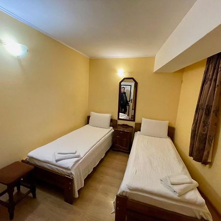 The English Guest House روس المظهر الخارجي الصورة