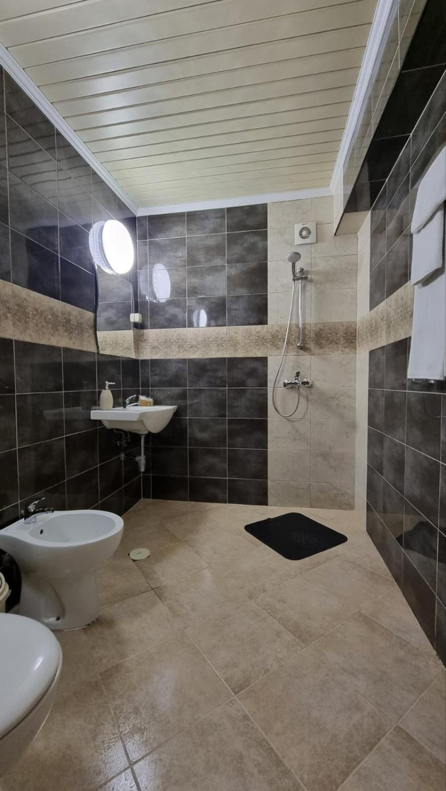 The English Guest House روس المظهر الخارجي الصورة