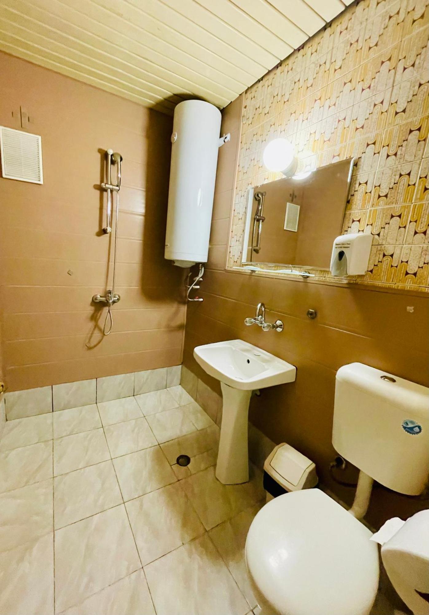 The English Guest House روس المظهر الخارجي الصورة