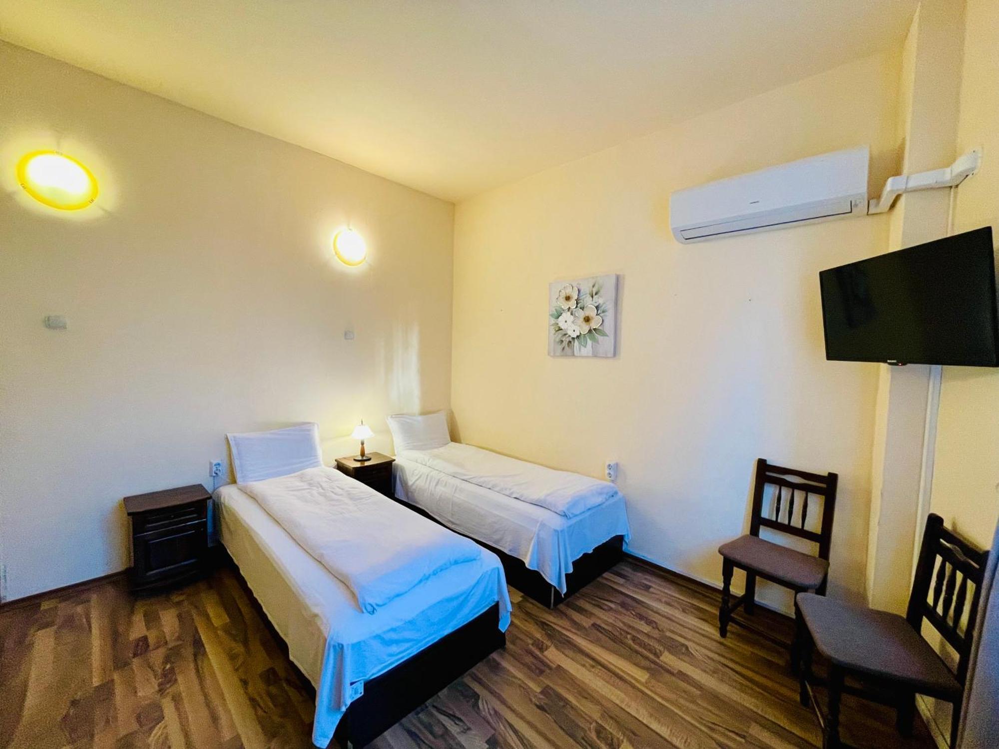 The English Guest House روس المظهر الخارجي الصورة