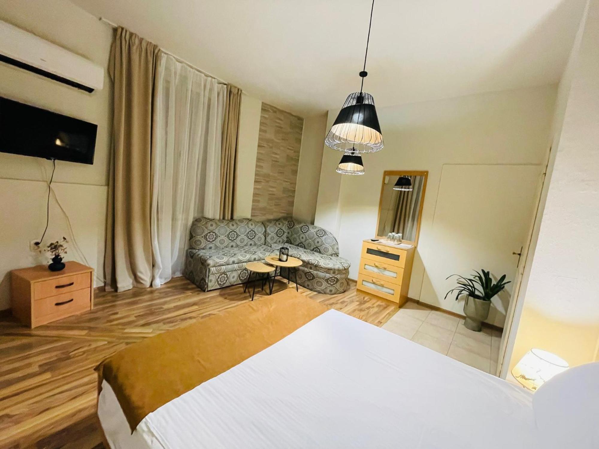 The English Guest House روس المظهر الخارجي الصورة
