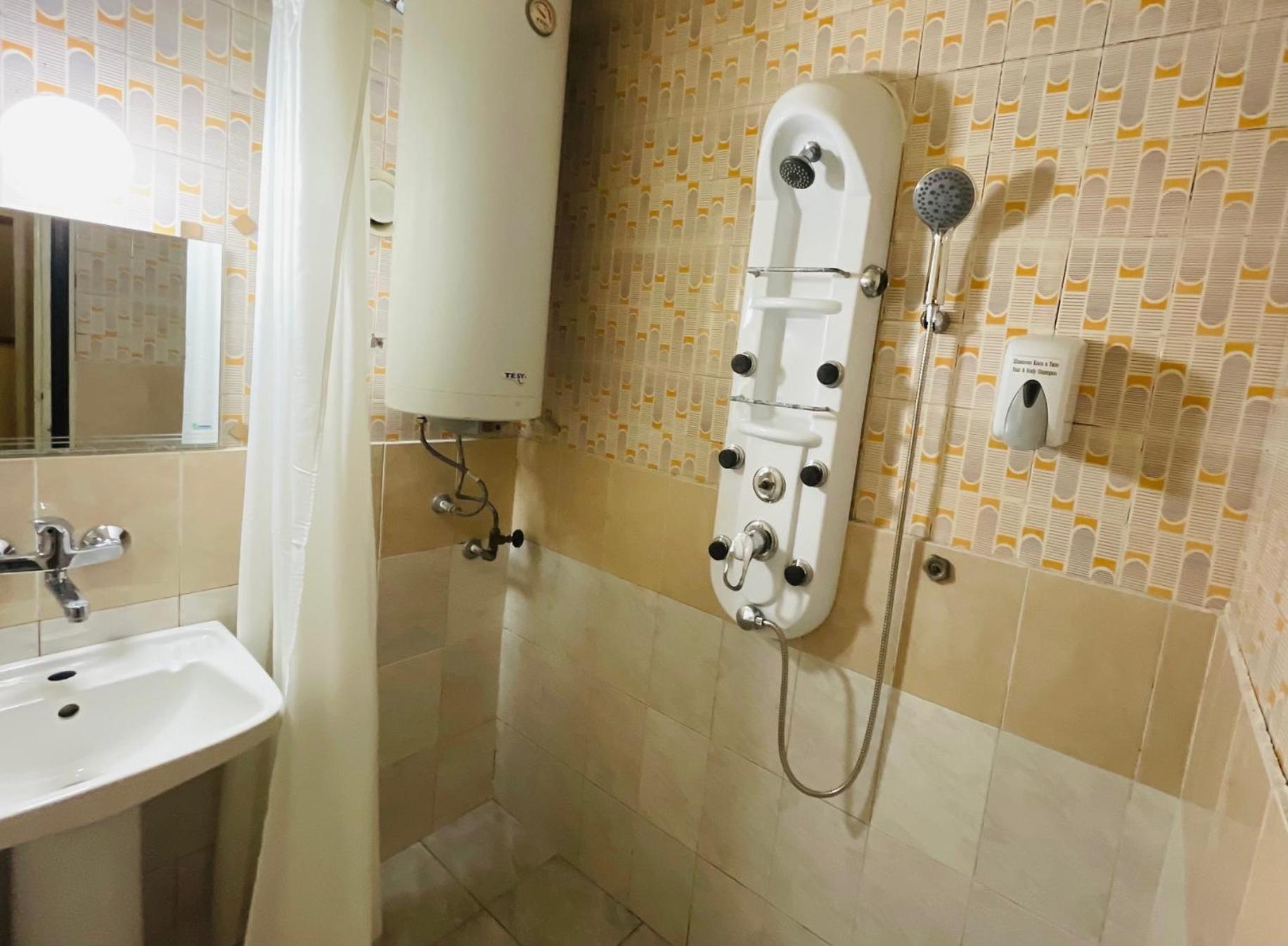 The English Guest House روس المظهر الخارجي الصورة
