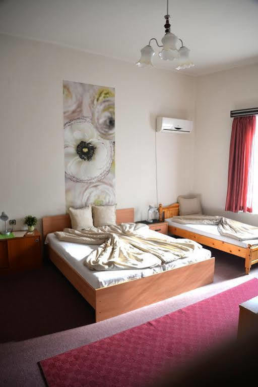 The English Guest House روس المظهر الخارجي الصورة
